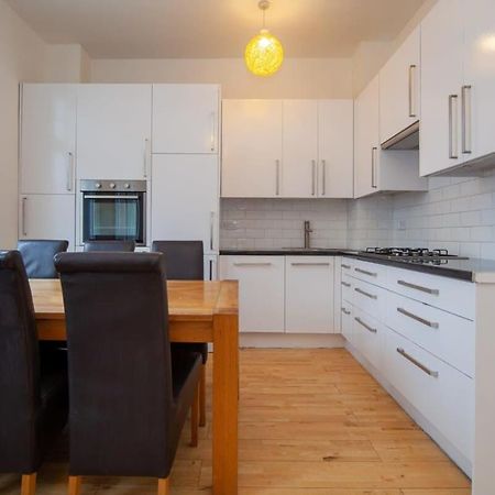 Lovely 2 Bedroom Apartment In Tooting London Bagian luar foto