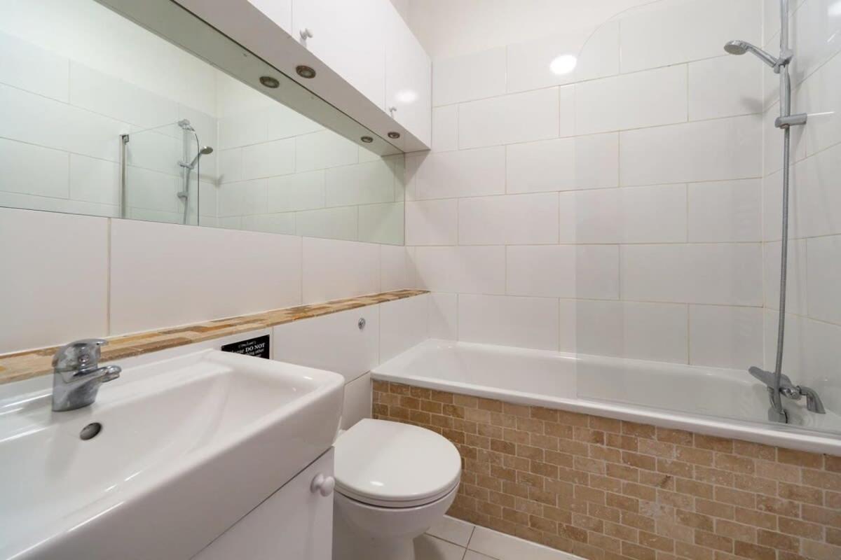 Lovely 2 Bedroom Apartment In Tooting London Bagian luar foto
