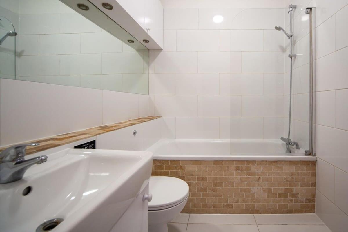 Lovely 2 Bedroom Apartment In Tooting London Bagian luar foto
