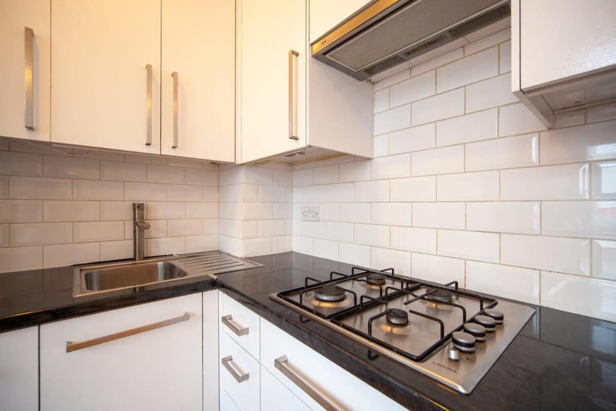 Lovely 2 Bedroom Apartment In Tooting London Bagian luar foto