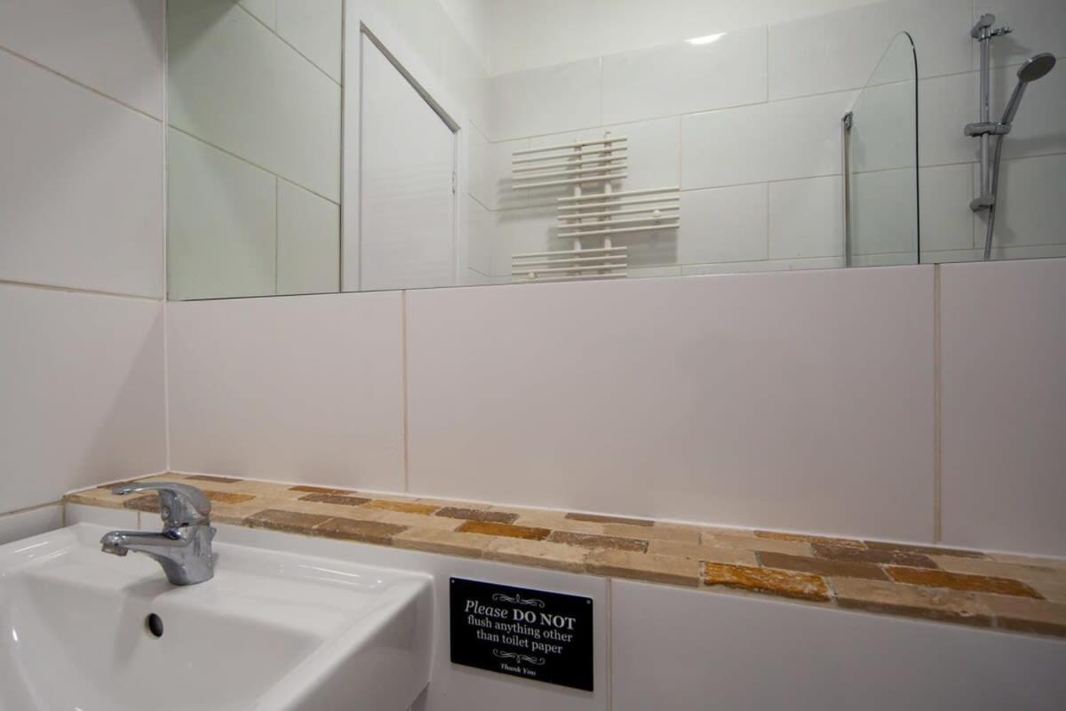 Lovely 2 Bedroom Apartment In Tooting London Bagian luar foto